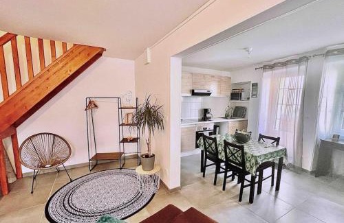 Ruelle-sur-Touvre House | Jolie maison 2 chambres - CLIM MOBILE - TV - Proche d un lac