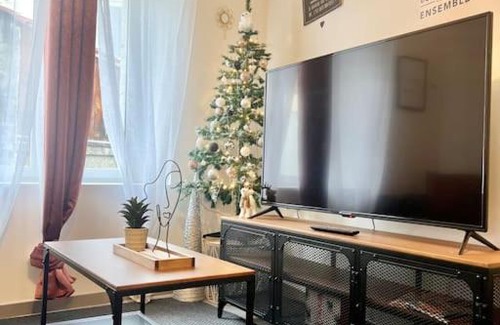 Ruelle-sur-Touvre House | Jolie maison 2 chambres - CLIM MOBILE - TV - Proche d un lac