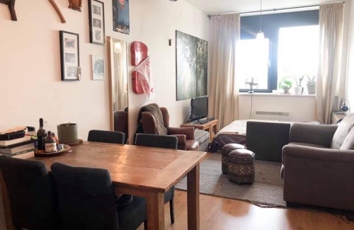 Warmeriville Apartment | Jolie studio spacieux sur Warnerville avec cuisine aménagée .