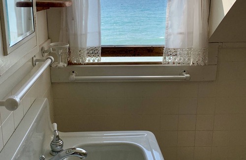 Lake Leelanau Apartment | JOLLI-LODGE~Beach Resort in Leland
