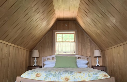 Lake Leelanau Apartment | JOLLI-LODGE~Beach Resort in Leland