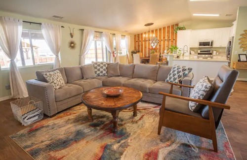 Twentynine Palms House | Joshua Tree National Park-Gorgeous Home-HotTub+Game Rm+Views+EV Charger!