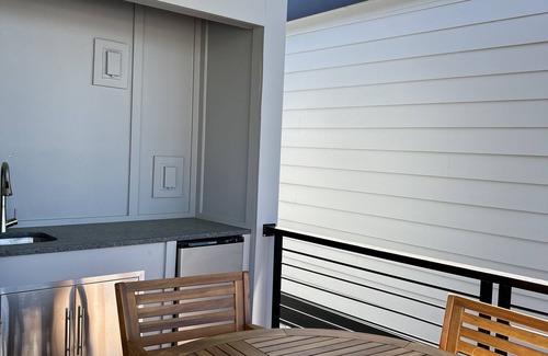 River District Boat Rental | Journey at The Cove - Pet-Friendly Houseboat in Downtown Wilmington, NC