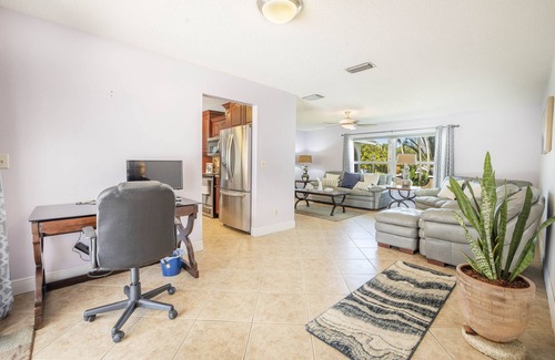 Apollo Beach Villa | Joyful Waterfront Heated Pool 30d+ discount 3b-2bth full of games