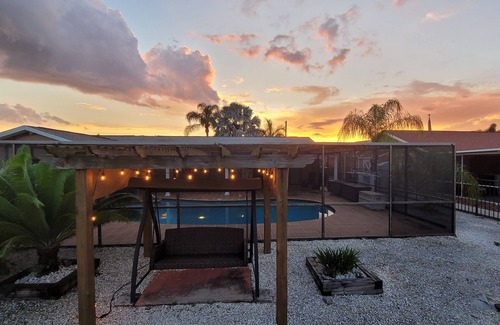 Apollo Beach Villa | Joyful Waterfront Heated Pool 30d+ discount 3b-2bth full of games