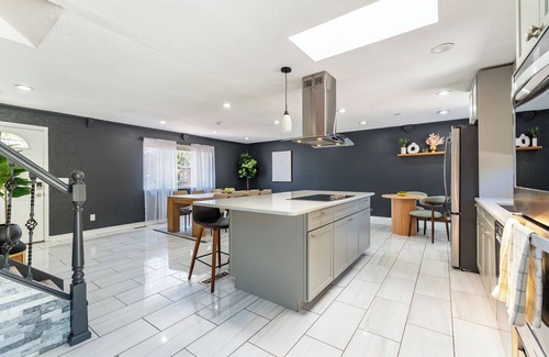 Ralston Valley House | JoyNest Retreat - Spacious 5BR, Epic Backyard, Family and Pet Friendly
