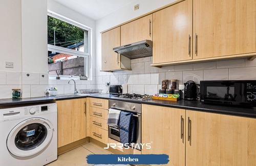 Stoke-on-Trent House | JRR Stays - Stoke on Trent - Hanley - ST4 with Parking