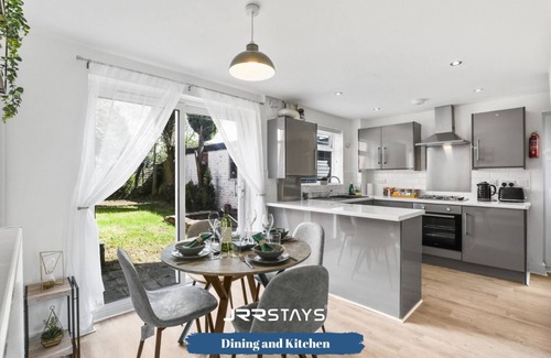 Wolverhampton House | JRR Stays - West Midlands - Wolverhampton - WV11