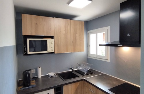 Antibes House | Juan les Pins. Petite Maison, Quartier Calme à 500m de la Plage