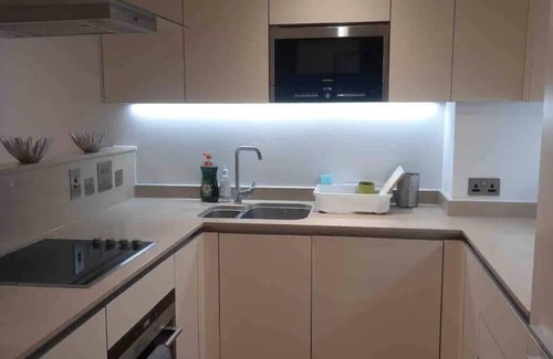 Peninsula Apartment | Juanita Place- Stunning 3bed in Greenwich