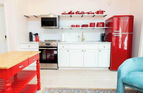 East Market District Apartment | Juke – Romantic Artist’s Retreat in Louisville