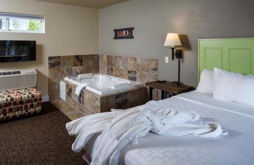 Fish Creek Hotel | Julie's Park Cafe & Motel