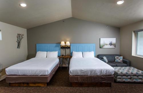 Fish Creek Hotel | Julie's Park Cafe & Motel