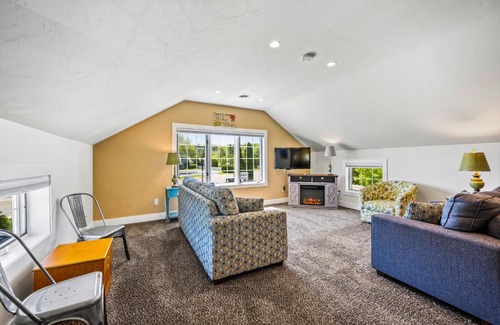Fish Creek Hotel | Julie's Park Cafe & Motel
