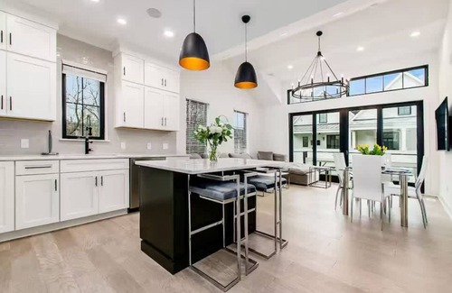 Italian Village Resort | Jungle House Designer Residences – Downtown Columbus