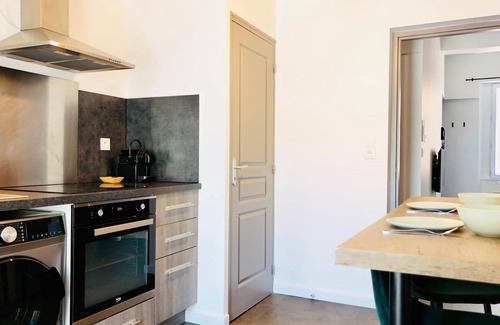 Brignoles Apartment | Juni - Air-conditioned & Balcony