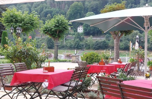 Bad Schandau House | Junior suite "Schlossbergblick", bath, WC - Elbhotel Bad Schandau