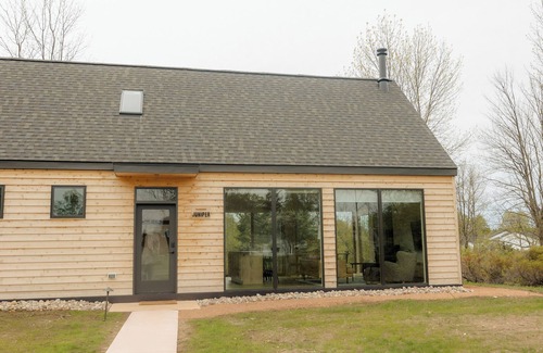 Fish Creek Cottage | Juniper at Loma Cottages