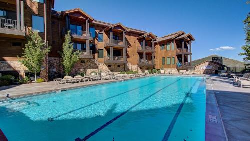 Park City House | Juniper Landing 3 Bedroom by AvantStay Condo in Park City Mountain Resort w Pool Hot Tub Gym