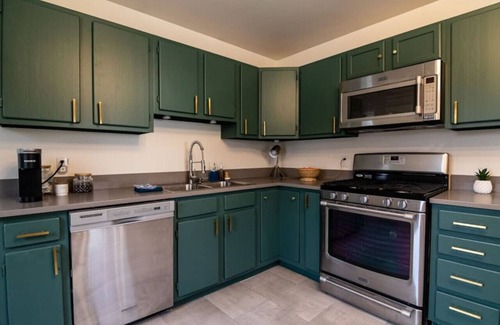 Westfield Apartment | Juniper * Midcentury Modern 4BED Retreat Westfield