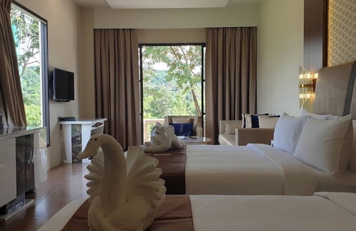 Khanong Phra Hotel | Jupiter Trevi Resort and Spa