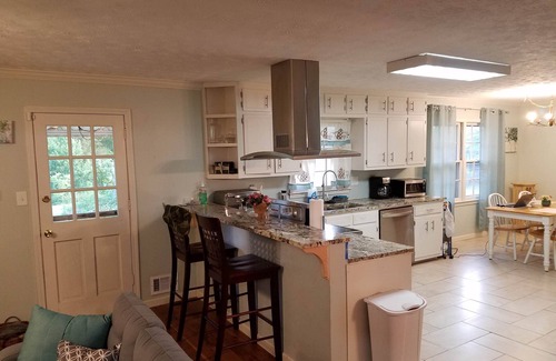 Lilburn House | Just 15 Minutes From Stone Mountain Park!