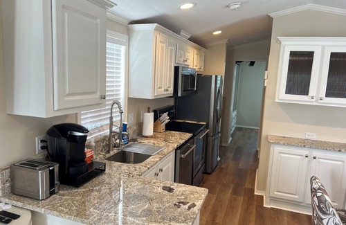 North Naples House | Just 2 Miles to Beach: Charming Getaway - Pool - Sports – Lake Activities