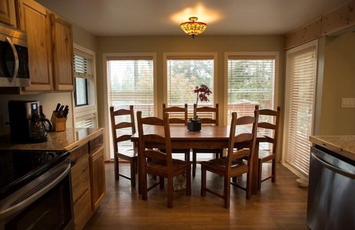 Coeur d'Alene Cabin | Just 2 miles to town! Ltd. Spring Special! Low as 1749 a week and 850 for 3 days