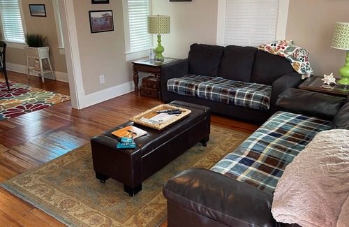 Galveston Cottage | Just 3 blocks from the beach!