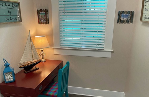 Galveston Cottage | Just 3 blocks from the beach!