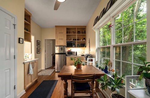 Athens House | Just 5 minutes from Stadium, walking distance to Beechwood shopping!…