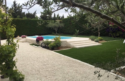 Chateaurenard Villa | Just 6 kms from St Rémy de Provence, charming Provencal villa for 6 Pers