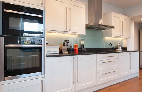 Edern Cottage | Just a short walk from the sandy beach at Morfa Nefyn, sleeping 8 with Wi-Fi.