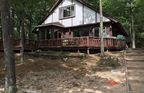 Mayfield Cottage | Just Fishing around Festivals! Beautiful fresh lake! Great for kids too!