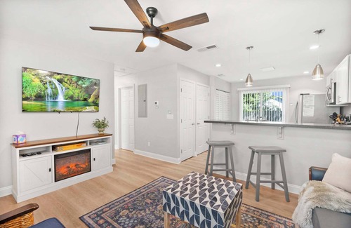 St. Augustine Cottage | Just North of Downtown, Fenced Yard, BBQ, Patio