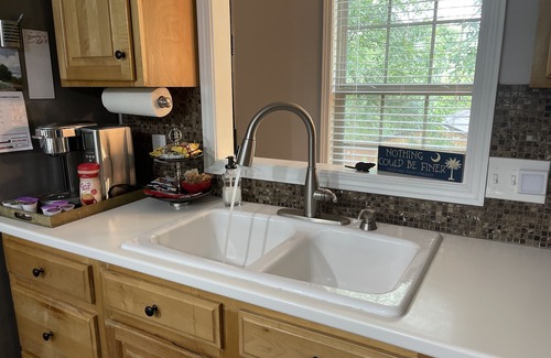 Taylors Apartment | Just off Main near Taylors Mill - CLEAN & COMFY