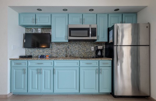 Windy Hill Condo | Just redecorated- True one bedroom king oceanfront condo at tropical resort!