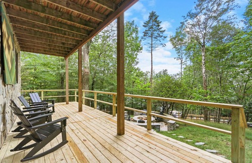 Beech Mountain Cabin | Just renovated cabin with firepit, pool table, 2 porches, & 3 mins to lift