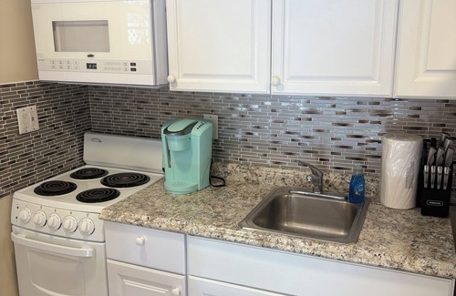 Beach Haven Apartment | Just Renovated Charming 2 Bedroom Cottage