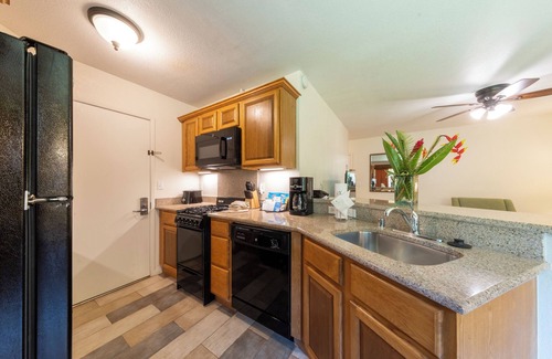 Princeville Hotel | Just What You're Looking For! W/Kitchen, Outdoor Pool, Free Parking!