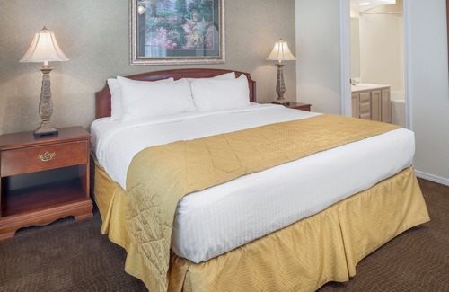 Table Rock Hotel | Just What You Were Looking For! Pool, Free Parking, Near Silver Dollar City