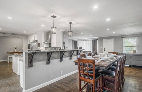 Central Oklahoma City House | JustLikeHome OKC-50th Street Luxury Stay for up to 14
