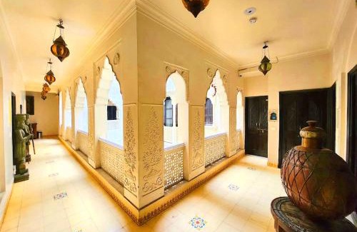 Paharganj Hotel | Jyoti Mahal A Heritage Hotel - 05 Mins from Railway Station & 2 Mins from Metro Station