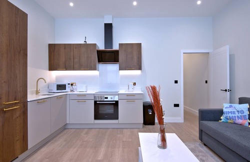 Westcliff-on-Sea Apartment | K Suites - Beautiful Central 2 bed Flat - Sleeps 6