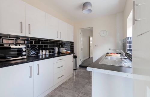 Reading City Centre House | K Suites - Modern 4 bed House - Sleeps 8