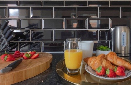 Reading City Centre House | K Suites - Modern 4 bed House - Sleeps 8
