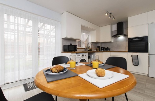 Bowthorpe House | K Suites - Stunning 2 bed House w/free parking