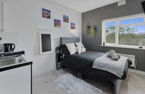 Hanger Hill Apartment | K Suites - Stunning Central 1 bed w/free parking