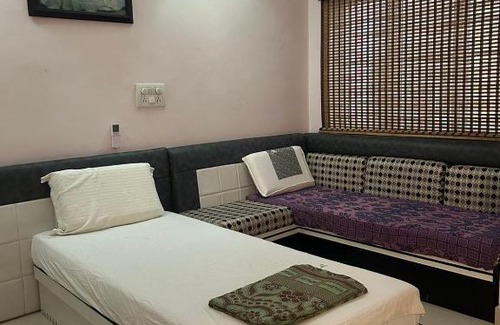 Nungambakkam House | K THAI GUEST HOUSE