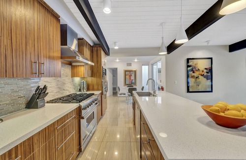 Vista Las Palmas House | K0018 - Casa La Vista: 4 bdr MidCentury Alexander Home Huge Backyard with Mtn V